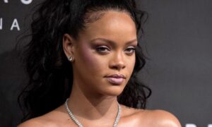 Read more about the article Rihanna Talks About Her Skincare Routine And Tips