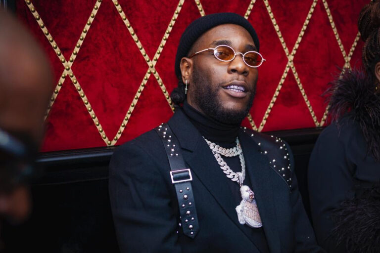 Read more about the article Burna Boy Replies Critics Hoping He Lost At The Grammys